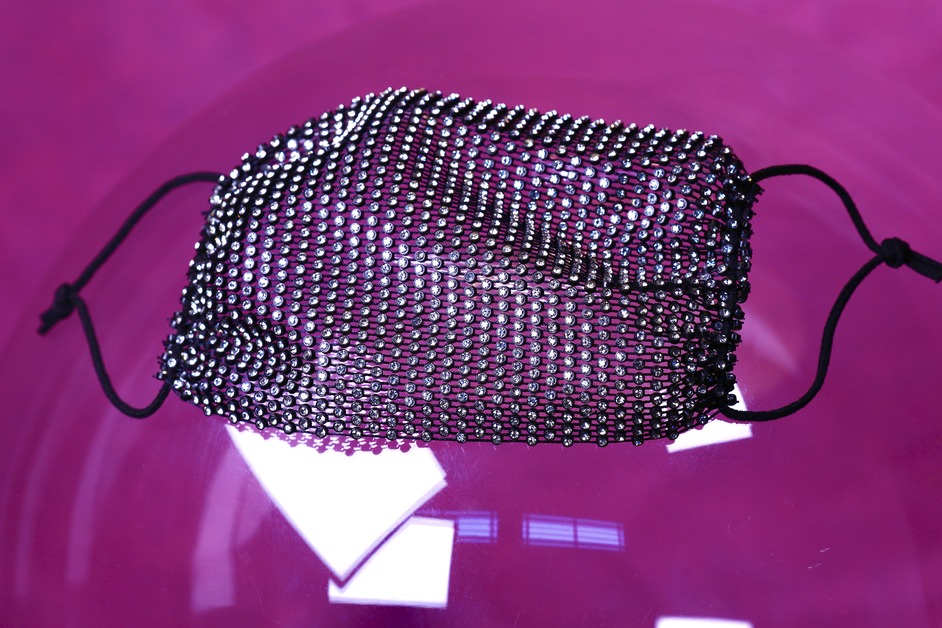 “Bling Me Out” Mask Cover Black Crystal Rosas